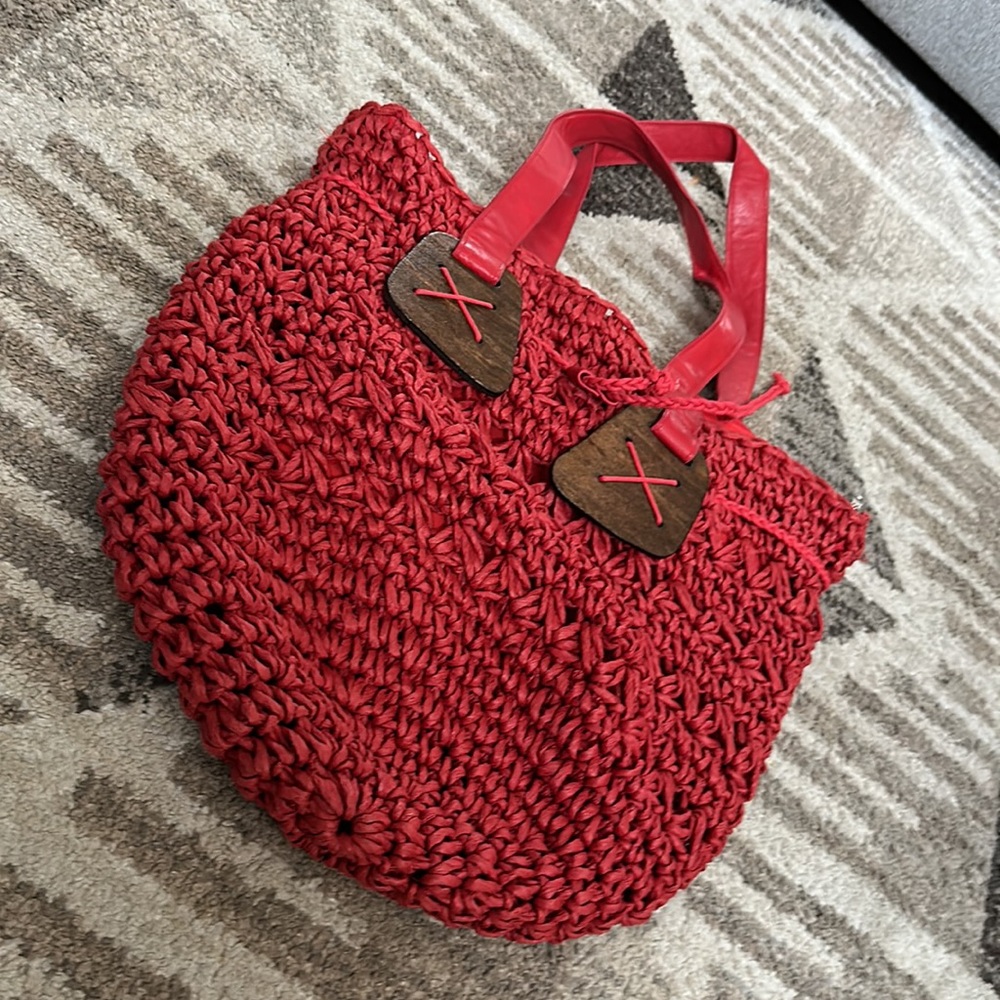 Straw studios red woven vintage style tote (B11)